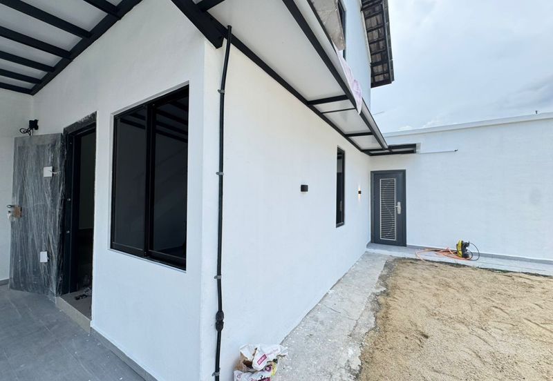 Corner Lot @ Jalan Pakis, Taman Handal, Senai