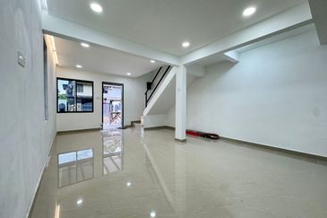 Corner Lot @ Jalan Pakis, Taman Handal, Senai