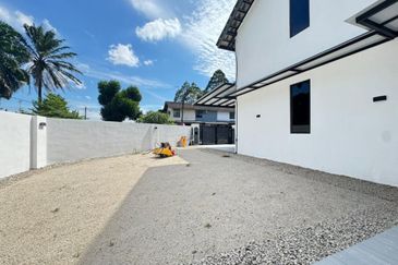 Corner Lot @ Jalan Pakis, Taman Handal, Senai