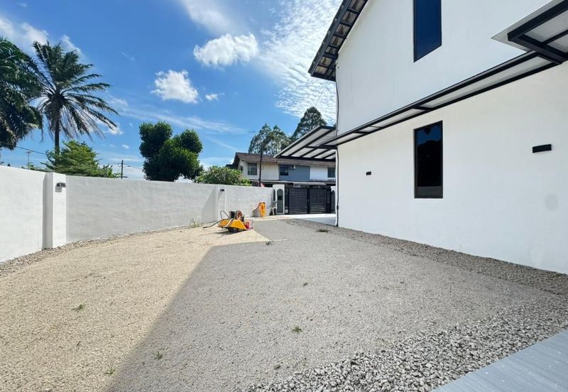 Corner Lot @ Jalan Pakis, Taman Handal, Senai