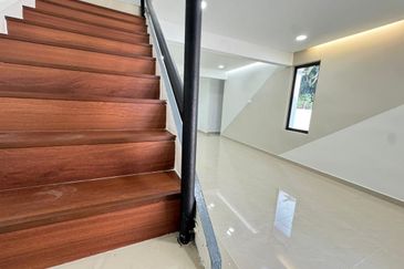 Corner Lot @ Jalan Pakis, Taman Handal, Senai