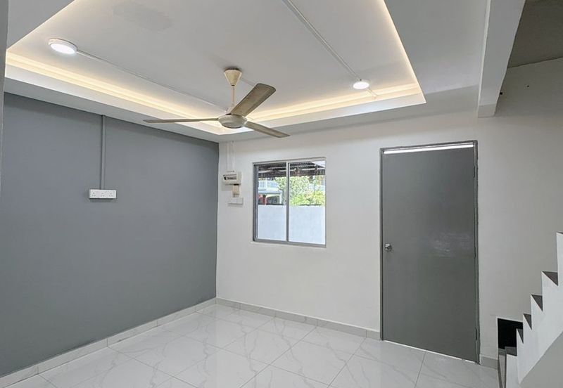 Jalan 8, Taman Sri Sungai Pelek , Sungai Pelek