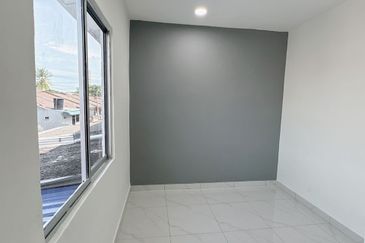 Jalan 8, Taman Sri Sungai Pelek , Sungai Pelek