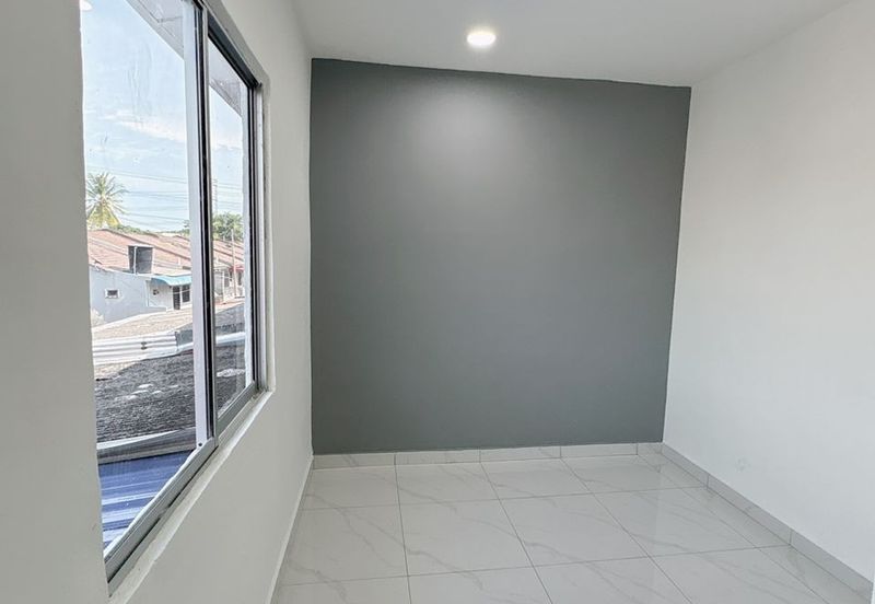 Jalan 8, Taman Sri Sungai Pelek , Sungai Pelek