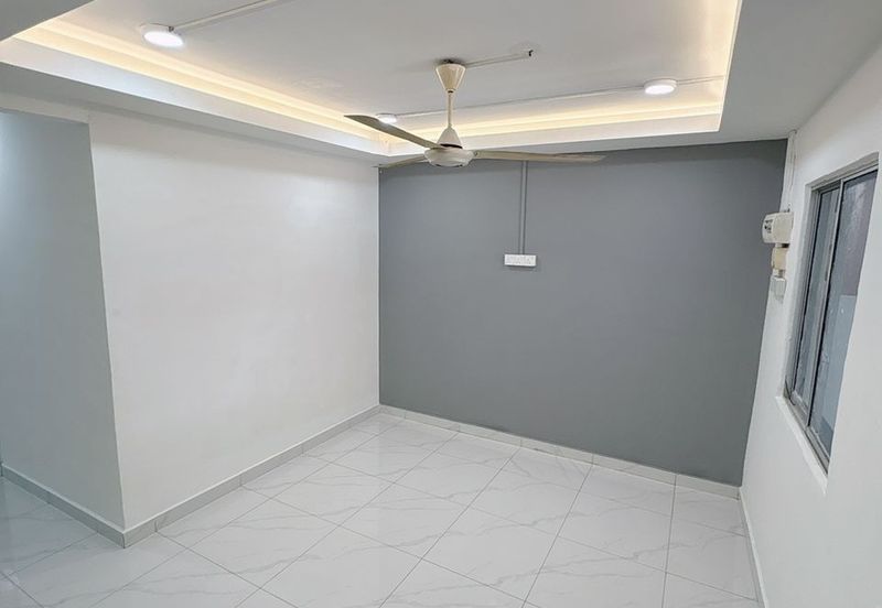 Jalan 8, Taman Sri Sungai Pelek , Sungai Pelek