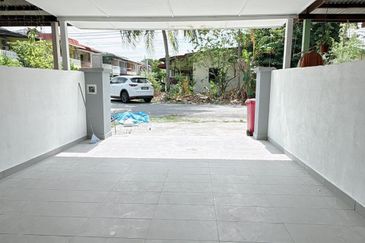 Jalan 8, Taman Sri Sungai Pelek , Sungai Pelek