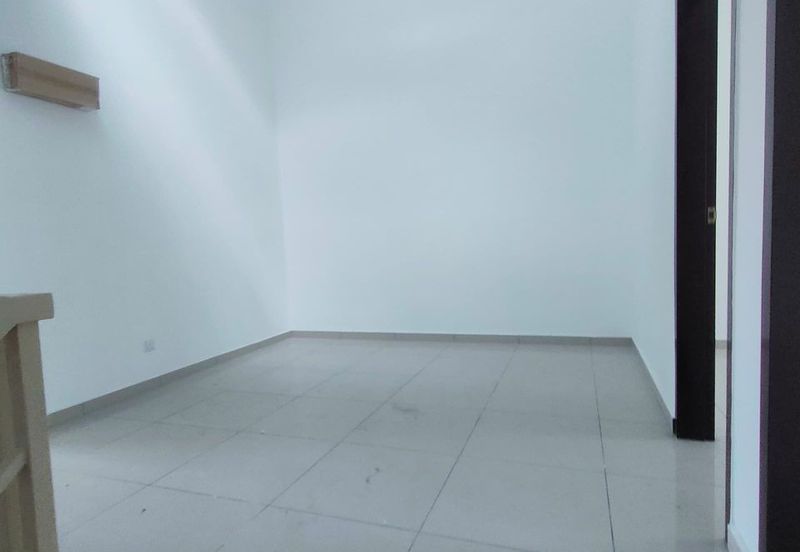 Jalan Wau Merak , Bandar Layangkasa, 81700 Pasir Gudang, Johor