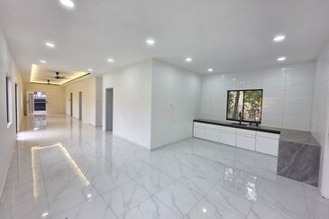 Fully Renovated @ Jalan Ria , Kampung Baru Lima Kedai