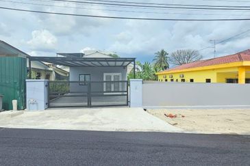 Fully Renovated @ Jalan Ria , Kampung Baru Lima Kedai