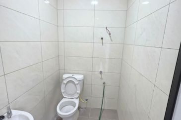 Fully Renovated @ Jalan Ria , Kampung Baru Lima Kedai