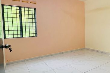 Jalan Midori, Taman Midori , Simpang Renggam