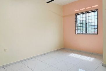 Jalan Midori, Taman Midori , Simpang Renggam