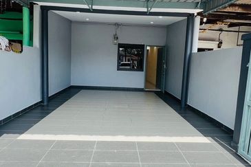 Jalan Midori, Taman Midori , Simpang Renggam