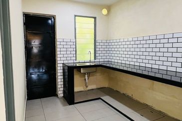 Jalan Midori, Taman Midori , Simpang Renggam