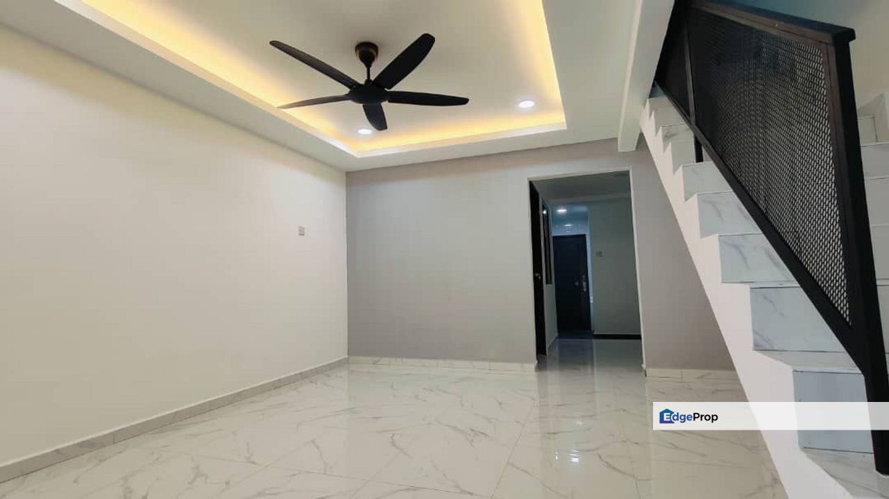 Fully Renovated @ Jalan Kemboja 5 , Taman Plentong, Johor, Plentong