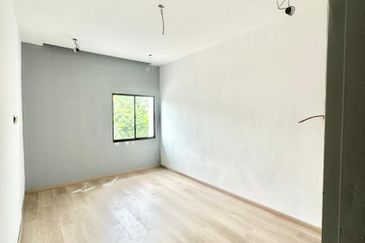 Fully Renovated @  Jalan 10/11, Taman Air Biru , Pasir Gudang