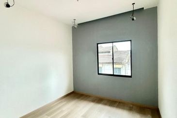 Fully Renovated @  Jalan 10/11, Taman Air Biru , Pasir Gudang