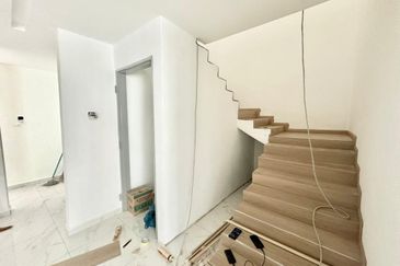 Fully Renovated @  Jalan 10/11, Taman Air Biru , Pasir Gudang