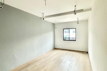 Fully Renovated @  Jalan 10/11, Taman Air Biru , Pasir Gudang