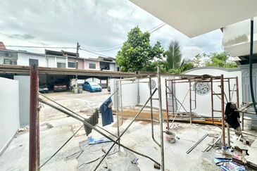 Fully Renovated @  Jalan 10/11, Taman Air Biru , Pasir Gudang