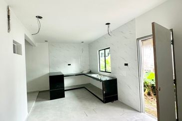 Fully Renovated @  Jalan 10/11, Taman Air Biru , Pasir Gudang