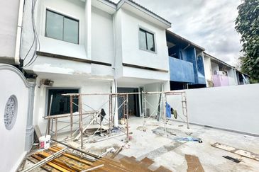 Fully Renovated @  Jalan 10/11, Taman Air Biru , Pasir Gudang