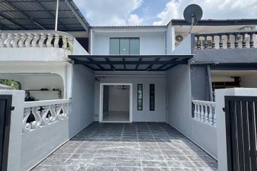 Fully Renovated @ Jalan Danau , Taman Desa Jaya