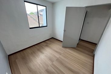 Fully Renovated @ Jalan Danau , Taman Desa Jaya