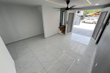 Fully Renovated @ Jalan Danau , Taman Desa Jaya