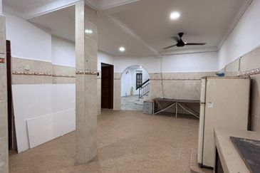 Jalan B/H7, Taman Banang Heights , Batu Pahat, Johor