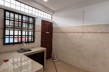 Jalan B/H7, Taman Banang Heights , Batu Pahat, Johor