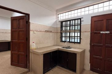 Jalan B/H7, Taman Banang Heights , Batu Pahat, Johor