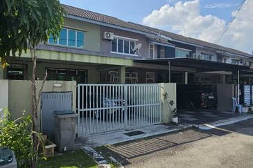 Laman Kiara, Pasir Gudang (Taman Air Biru)