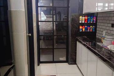 Unblock View @ Jalan Kencana, Taman Pura Kencana, Batu Pahat, Johor