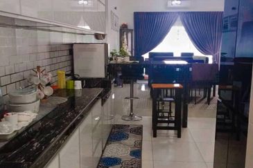 Unblock View @ Jalan Kencana, Taman Pura Kencana, Batu Pahat, Johor