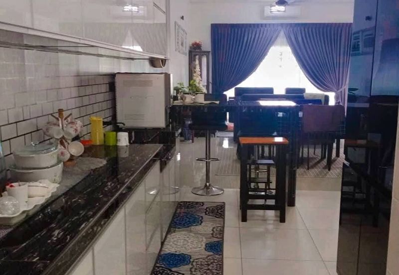 Unblock View @ Jalan Kencana, Taman Pura Kencana, Batu Pahat, Johor