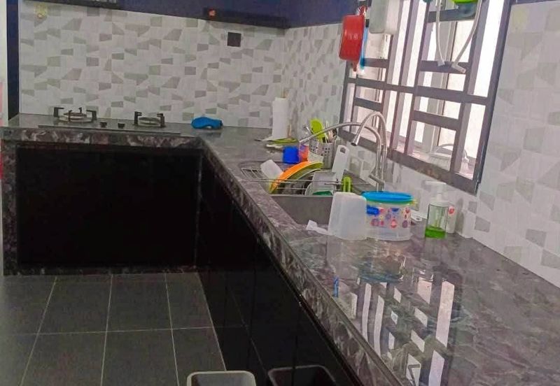 Unblock View @ Jalan Kencana, Taman Pura Kencana, Batu Pahat, Johor