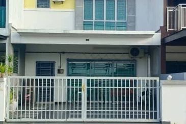 Unblock View @ Jalan Kencana, Taman Pura Kencana, Batu Pahat, Johor