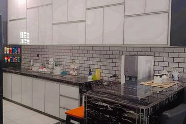 Unblock View @ Jalan Kencana, Taman Pura Kencana, Batu Pahat, Johor