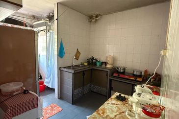 Flat Taman Cempaka, Tampoi , Johor Bahru