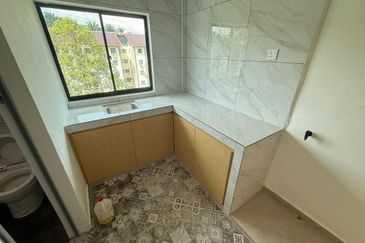 Level 4, Pulai Merak Flat, Kangkar Pulai