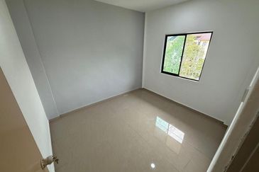 Level 4, Pulai Merak Flat, Kangkar Pulai