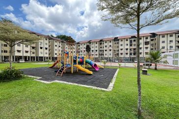 Level 4, Pulai Merak Flat, Kangkar Pulai