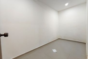 Fully Renovated @ Jalan Berlian 26, Simpang Renggam