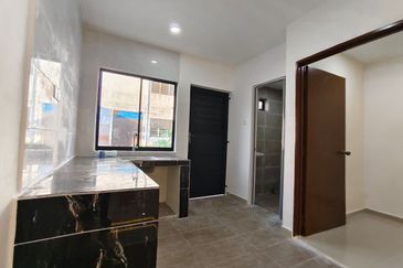 Fully Renovated @ Jalan Berlian 26, Simpang Renggam