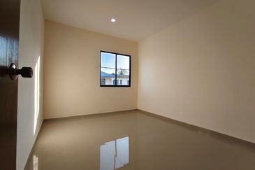 Fully Renovated @ Jalan Berlian 26, Simpang Renggam