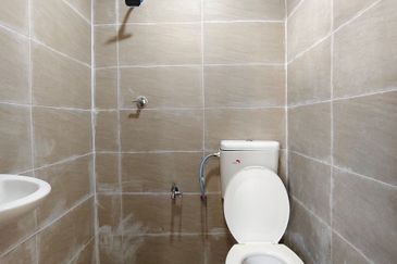 Fully Renovated @ Jalan Berlian 26, Simpang Renggam