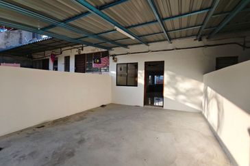 Fully Renovated @ Jalan Berlian 26, Simpang Renggam