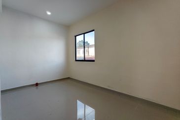Fully Renovated @ Jalan Berlian 26, Simpang Renggam