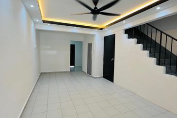 Jalan Bunga Raya , Taman Sri Lalang, Kluang